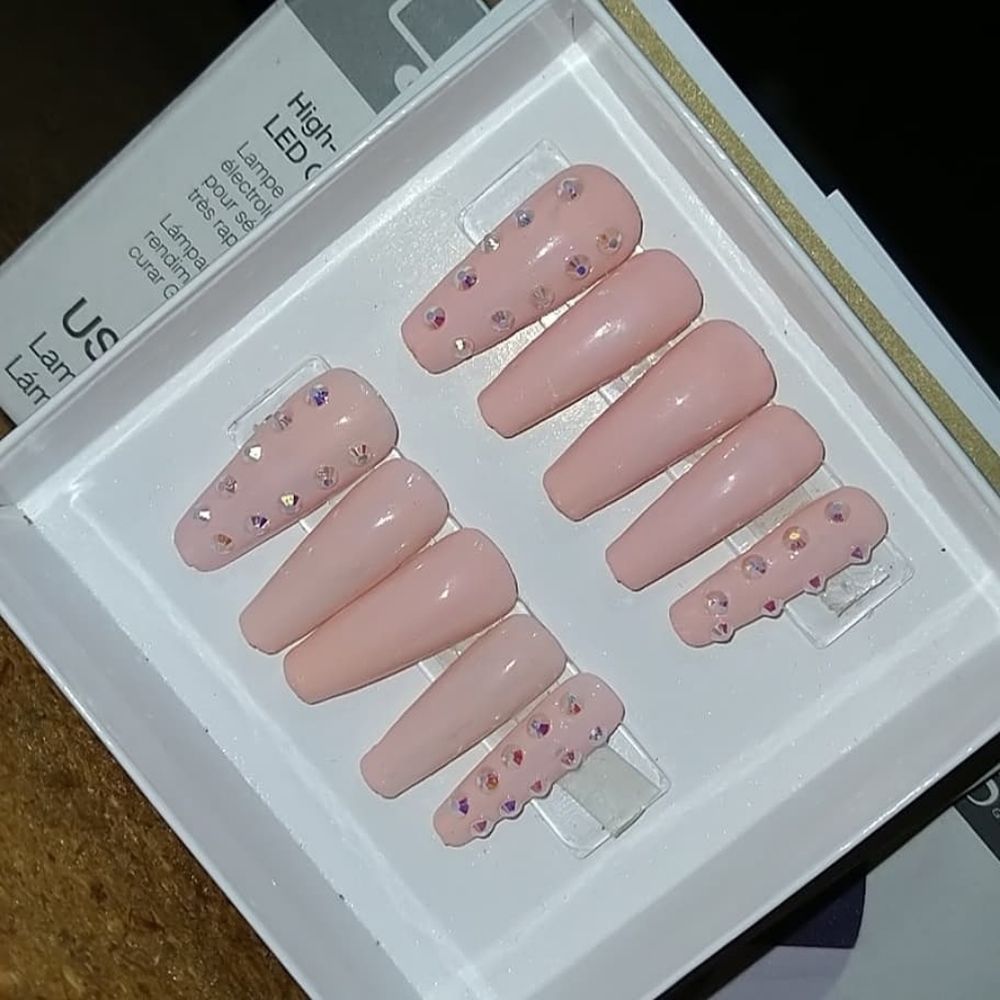 Press on nails